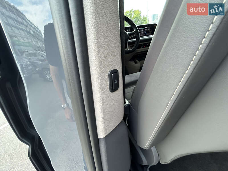Минивэн Volkswagen Multivan 2023 в Киеве