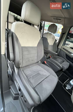 Минивэн Volkswagen Multivan 2023 в 