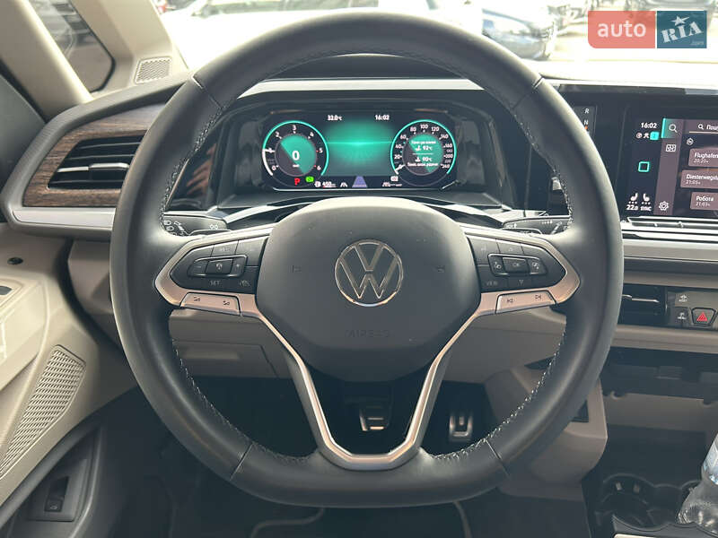 Минивэн Volkswagen Multivan 2023 в Киеве