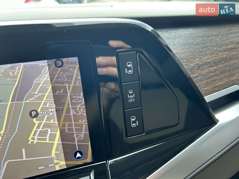 Минивэн Volkswagen Multivan 2023 в Киеве