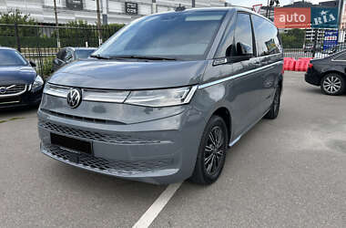 Минивэн Volkswagen Multivan 2023 в 