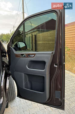 Минивэн Volkswagen Multivan 2015 в 