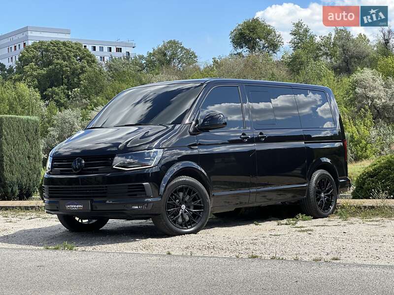 Мінівен Volkswagen Multivan 2016 в 
