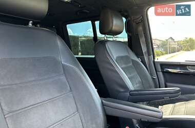 Мінівен Volkswagen Multivan 2016 в 