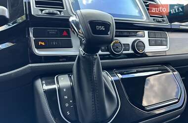 Мінівен Volkswagen Multivan 2016 в 