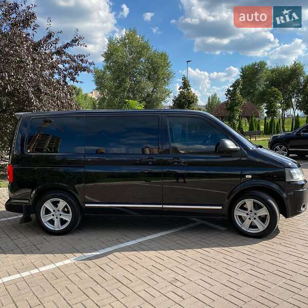 Минивэн Volkswagen Multivan 2011 в Киеве