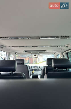 Минивэн Volkswagen Multivan 2012 в 