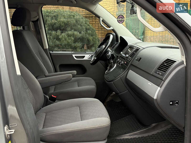 Минивэн Volkswagen Multivan 2011 в Ровно