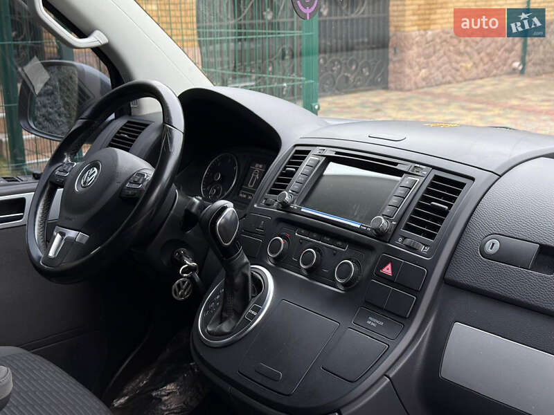 Минивэн Volkswagen Multivan 2011 в Ровно