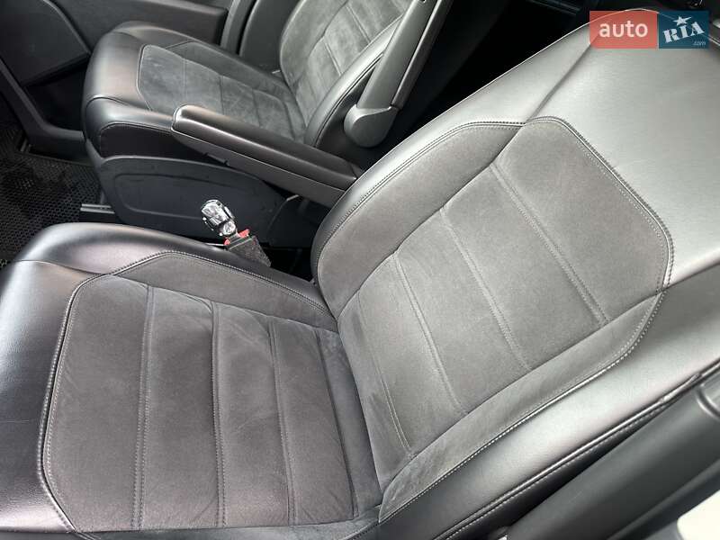 Минивэн Volkswagen Multivan 2017 в Днепре