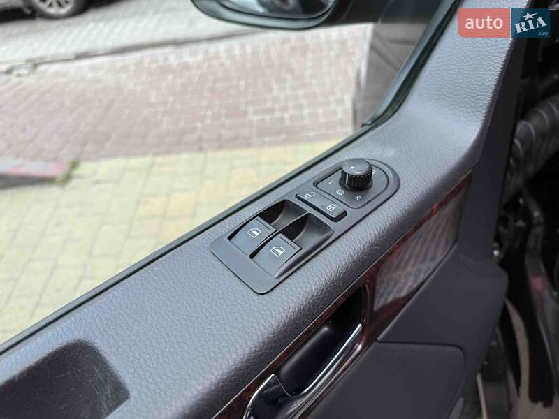 Минивэн Volkswagen Multivan 2014 в Львове
