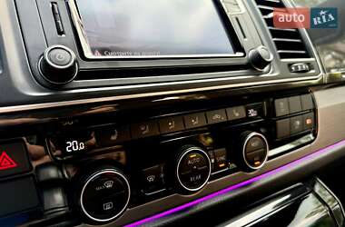 Минивэн Volkswagen Multivan 2016 в 
