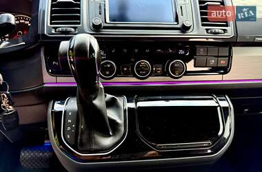 Минивэн Volkswagen Multivan 2016 в 