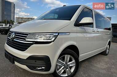 Минивэн Volkswagen Multivan 2020 в 