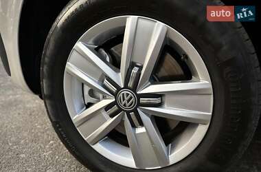 Минивэн Volkswagen Multivan 2020 в 