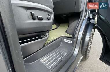 Минивэн Volkswagen Multivan 2018 в 