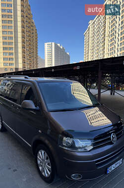 Минивэн Volkswagen Multivan 2010 в 