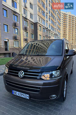 Минивэн Volkswagen Multivan 2010 в 