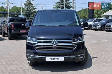 Минивэн Volkswagen Multivan 2023 в 