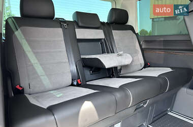 Минивэн Volkswagen Multivan 2023 в 