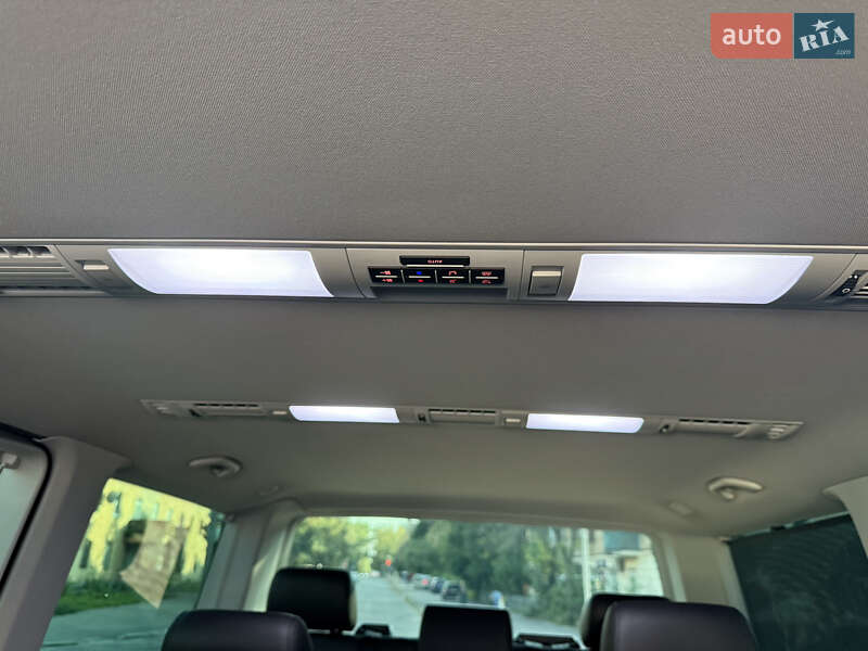 Минивэн Volkswagen Multivan 2018 в Киеве