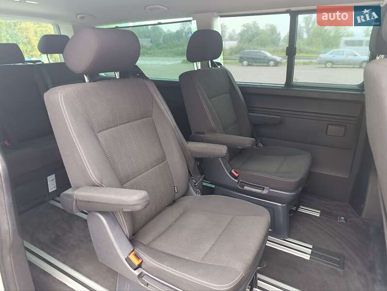 Минивэн Volkswagen Multivan 2017 в Долине