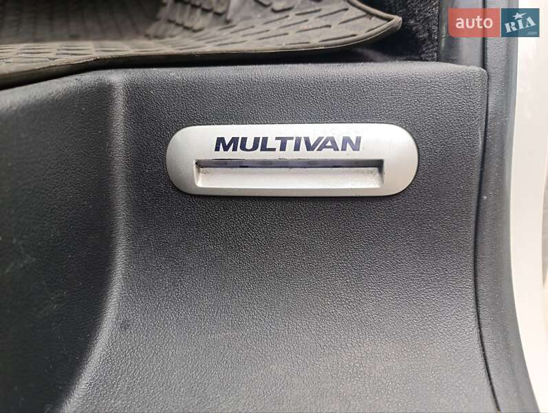 Минивэн Volkswagen Multivan 2017 в Долине