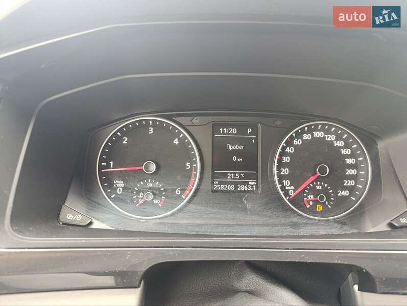 Минивэн Volkswagen Multivan 2017 в Долине фото 23 Минивэн Volkswagen Multivan 2017 в Долине