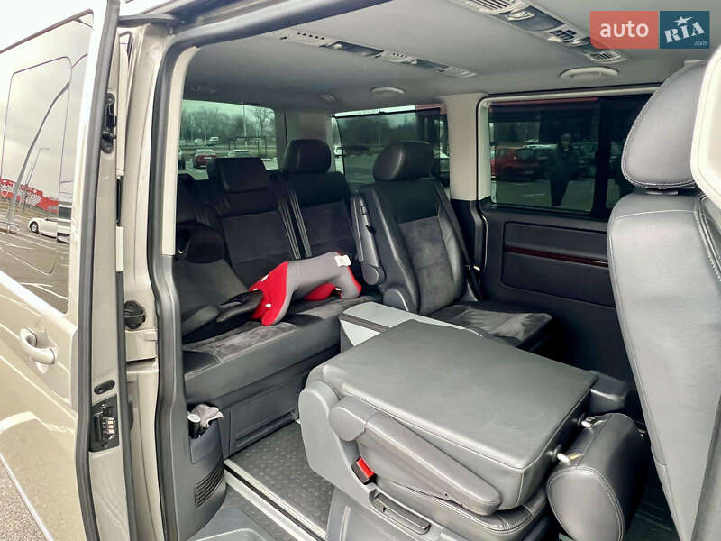Минивэн Volkswagen Multivan 2011 в Киеве