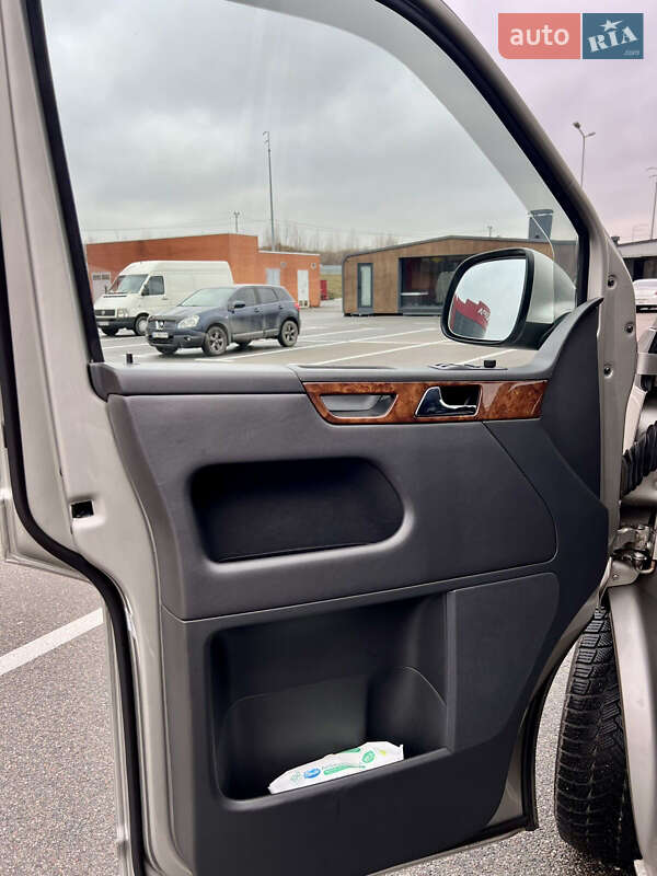 Минивэн Volkswagen Multivan 2011 в Киеве