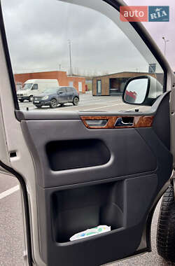 Мінівен Volkswagen Multivan 2011 в 