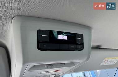 Мінівен Volkswagen Multivan 2020 в 