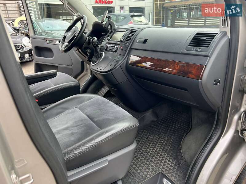 Минивэн Volkswagen Multivan 2015 в Одессе