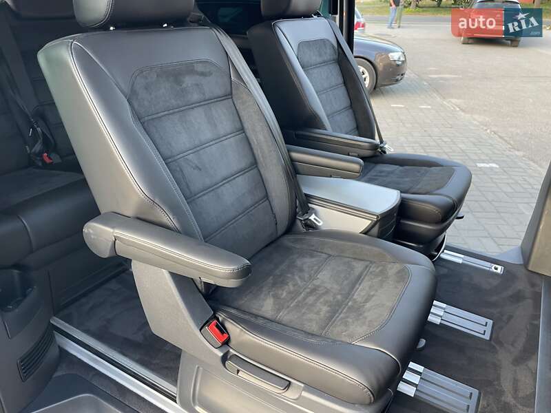 Минивэн Volkswagen Multivan 2017 в Черновцах