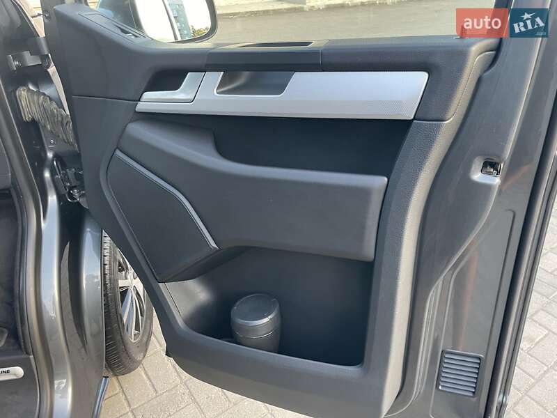 Минивэн Volkswagen Multivan 2017 в Черновцах