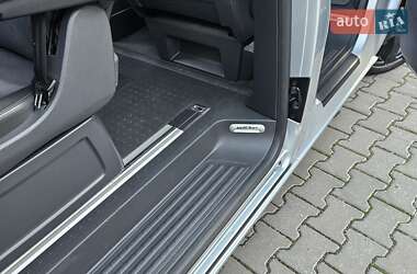 Минивэн Volkswagen Multivan 2011 в 