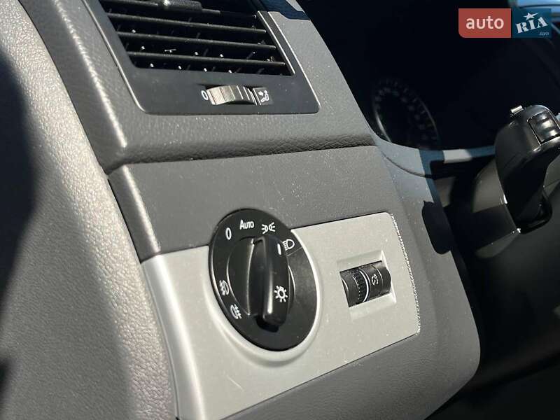 Минивэн Volkswagen Multivan 2012 в Львове фото 19 Минивэн Volkswagen Multivan 2012 в Львове