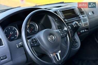 Мінівен Volkswagen Multivan 2013 в 