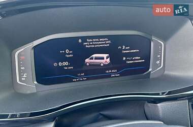 Минивэн Volkswagen Multivan 2024 в 
