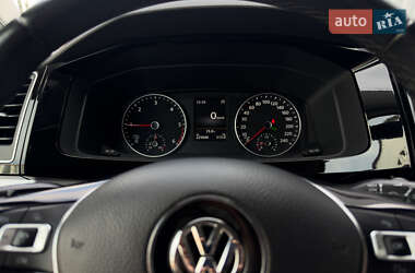 Минивэн Volkswagen Multivan 2019 в 
