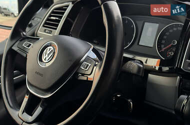 Минивэн Volkswagen Multivan 2019 в 