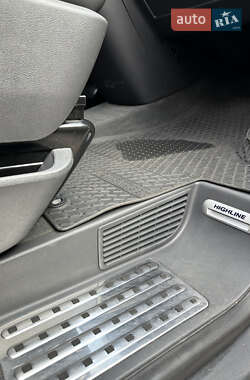 Минивэн Volkswagen Multivan 2012 в 