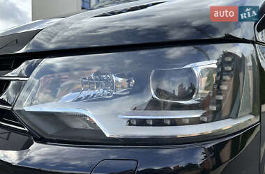 Минивэн Volkswagen Multivan 2012 в 