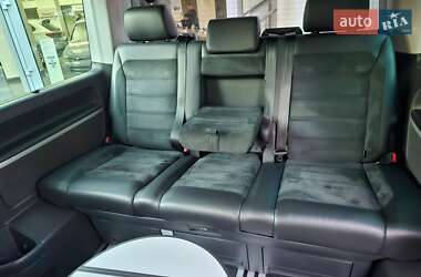 Мінівен Volkswagen Multivan 2015 в 