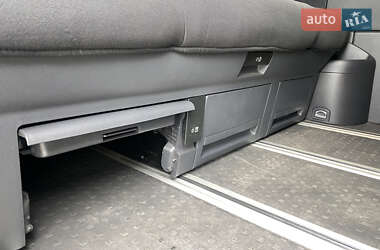 Мінівен Volkswagen Multivan 2012 в  фото 27 Мінівен Volkswagen Multivan 2012 в