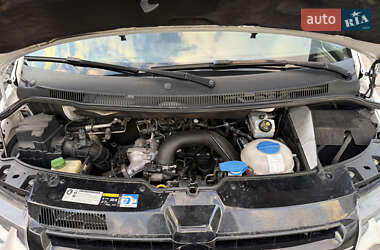 Мінівен Volkswagen Multivan 2015 в 