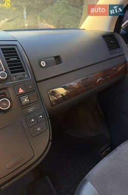 Мінівен Volkswagen Multivan 2012 в 