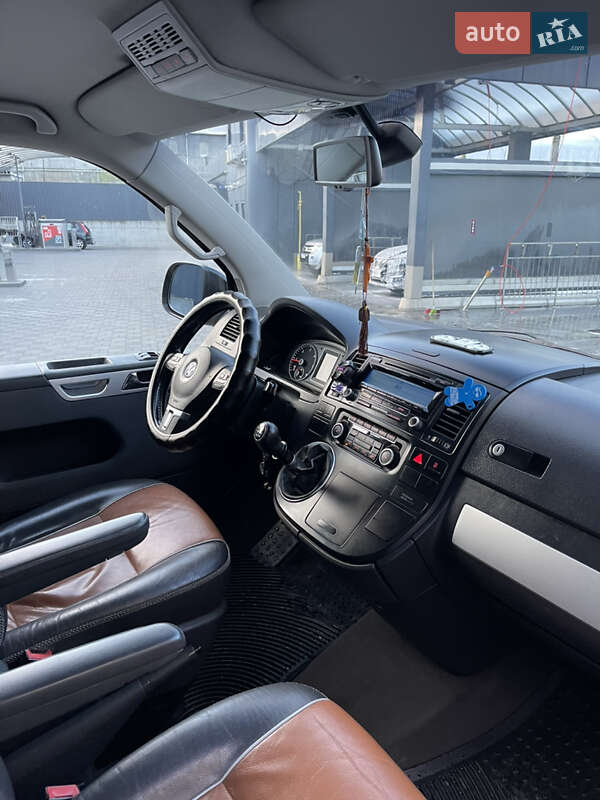 Мінівен Volkswagen Multivan 2011 в Хмельницькому