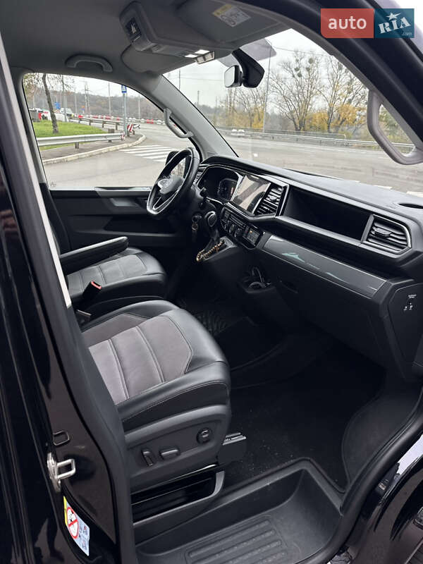 Минивэн Volkswagen Multivan 2022 в Киеве