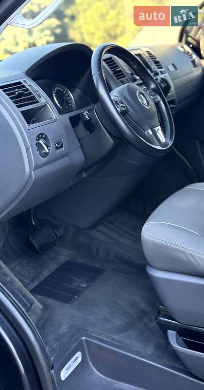 Мінівен Volkswagen Multivan 2013 в Дніпрі